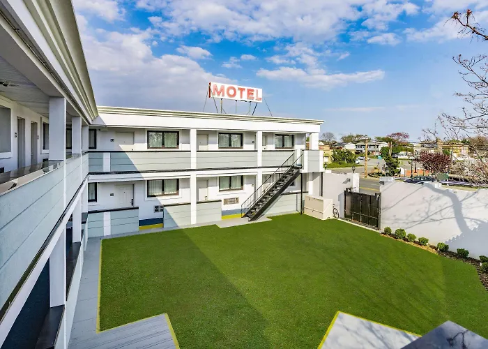 Super 8 By Wyndham Lindenhurst