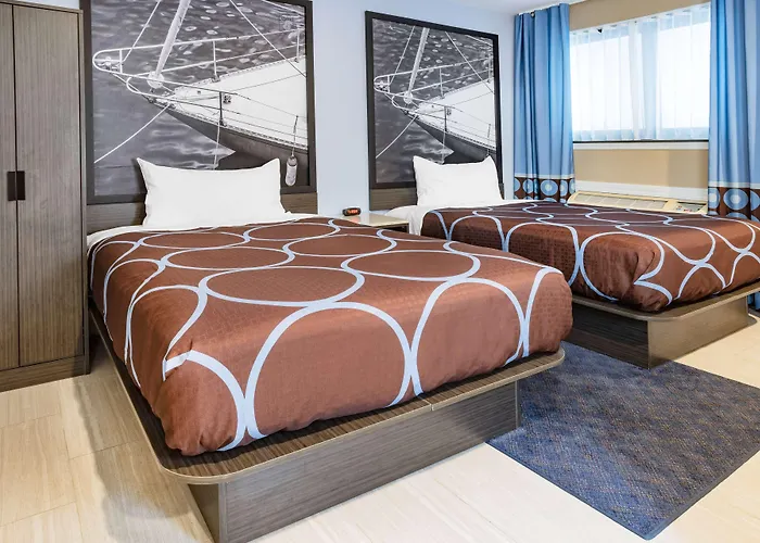 Super 8 By Wyndham Lindenhurst