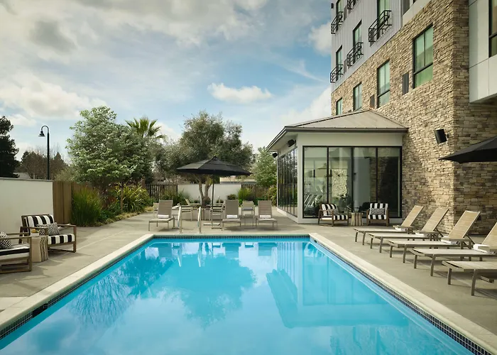 Hotel Centro Sonoma Wine Country, Tapestry Collection Hilton Rohnert Park