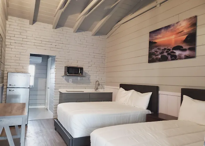 Hollywood Gardens Inn & Suites