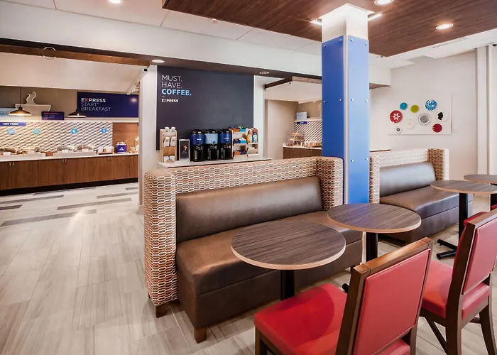Holiday Inn Express & Suites Ft Myers Beach-Sanibel Gateway By Ihg