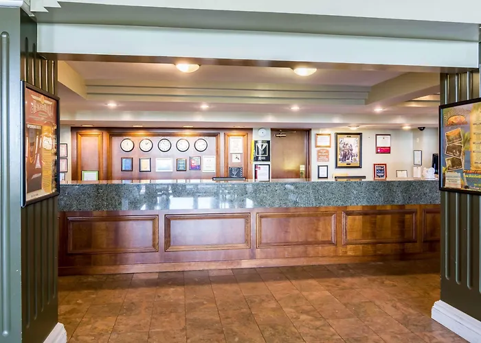 Plaza Inn & Suites