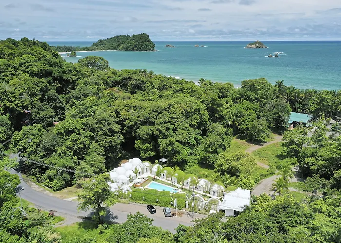 Igloo Beach Lodge