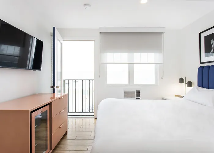 Grove Hotel