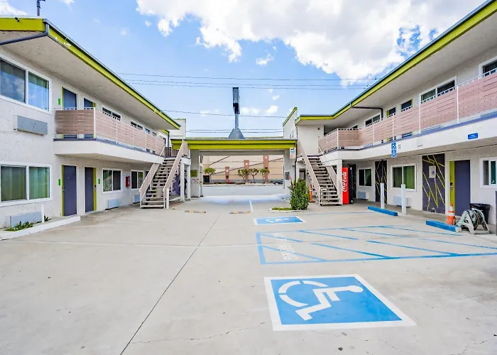 Exclusivo Inn And Suites