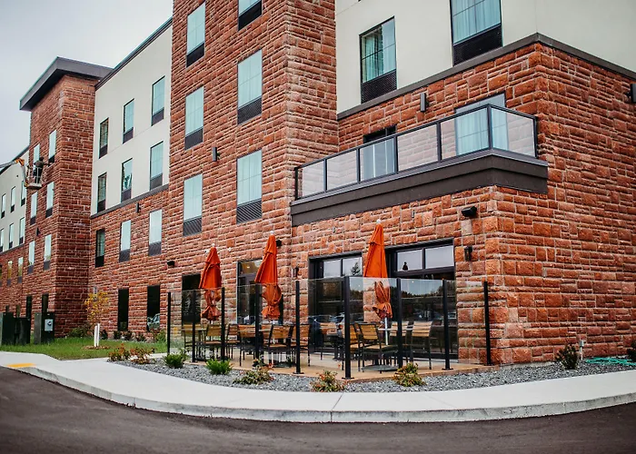 Cobblestone Hotel & Suites International Falls