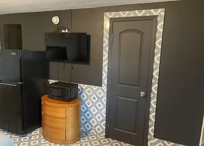 Carole Motel