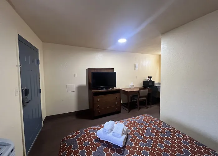 Relax Inn & Suites