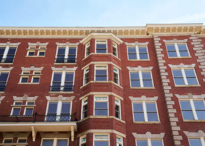 Shenandoah Mansions, An Ash Hotel