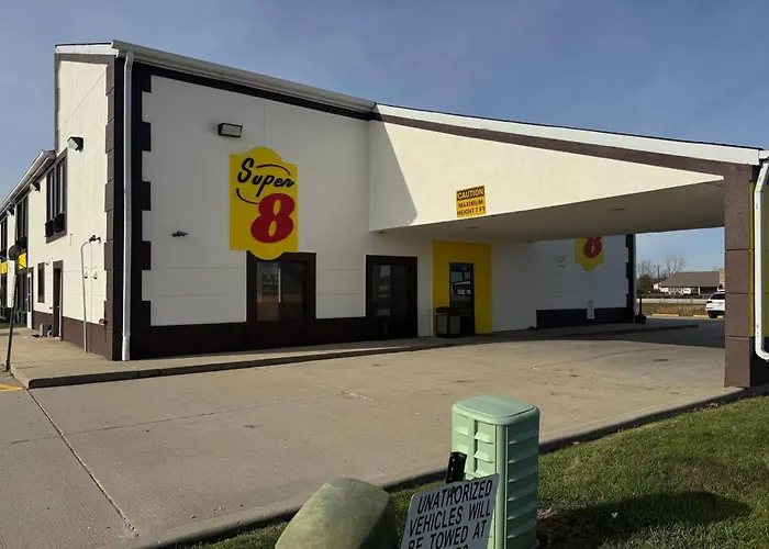 Super 8 By Wyndham Lincoln
