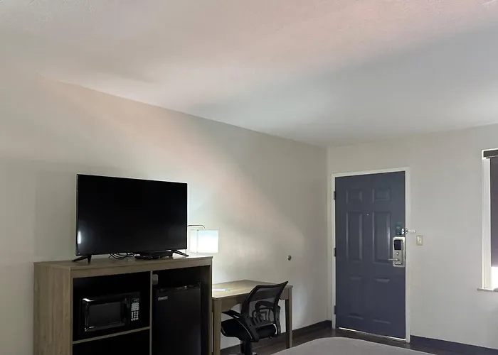 Quality Inn & Suites Greenville I-65