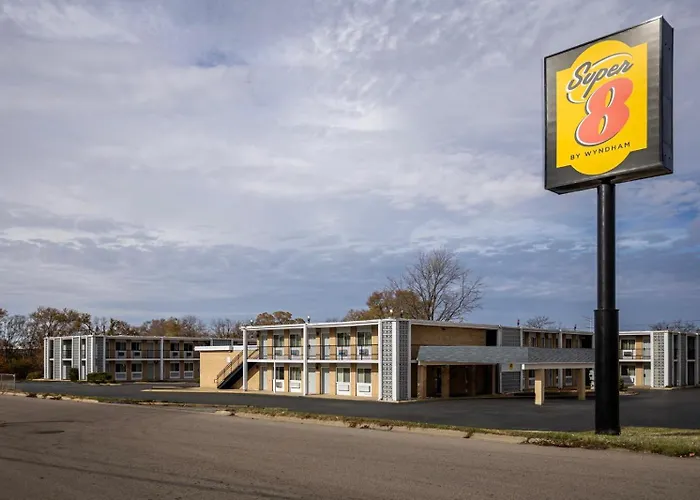 Super 8 By Wyndham Rockford South