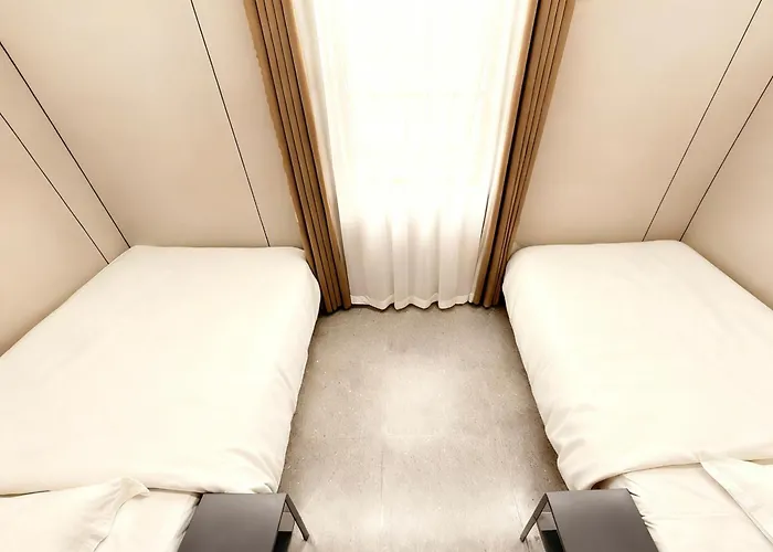 上海铂金酒店 Shanghai Platinum Selection Hotel 7X24 Hours Airport Pick-Up And Drop-Off Service, Round-The-Clock Butler Service, Professional Tourist Service, 24-Hour Airport Shuttle Service And Luggage Storage Service
