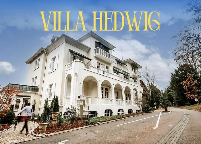 Villa Hedwig - Schwarzwald Apartments mit Thermalbad-Nähe&Balkon mit Bergblick