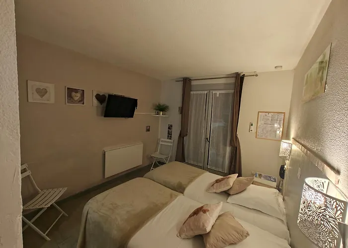 Auberge Des Pins Tourrettes