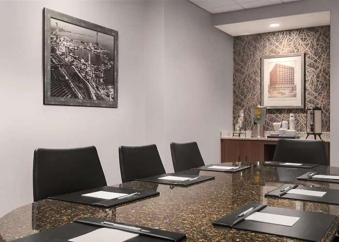 Hampton Inn & Suites Chicago-Downtown