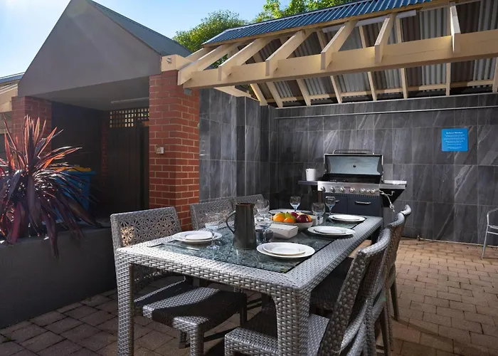 Mainstay Suites Kew