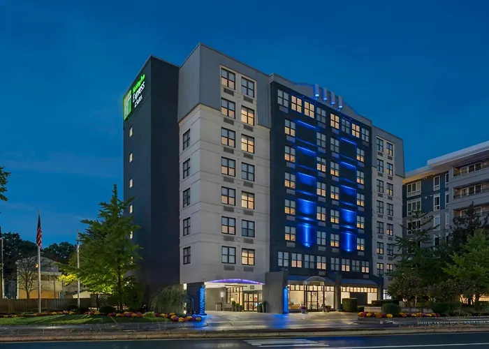Holiday Inn Express & Suites Boston - Cambridge By Ihg