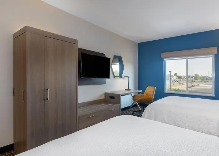 Holiday Inn Express & Suites Pittsburg By Ihg
