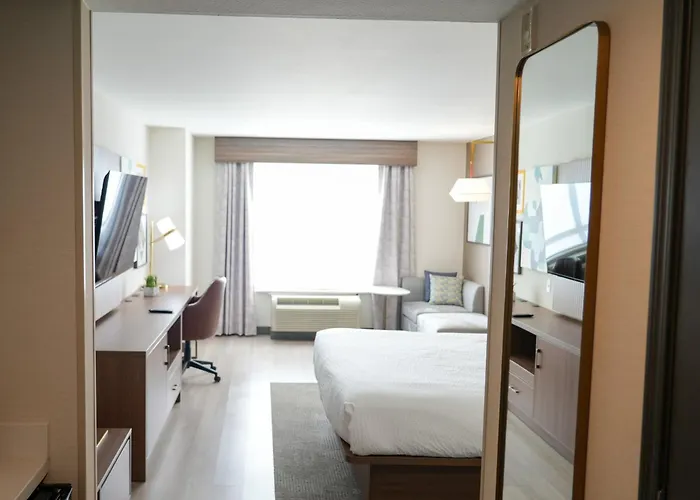 Holiday Inn & Suites Phoenix Airport By Ihg