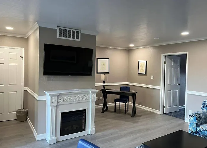 Lamp Liter Inn Visalia, An Ascend Collection Hotel