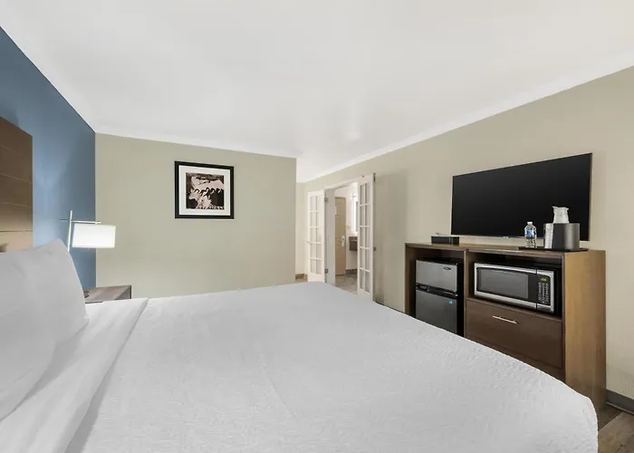Best Western Airport Albuquerque InnSuites Hotel&Suites