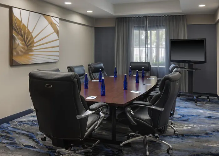 Fairfield Inn & Suites Airport