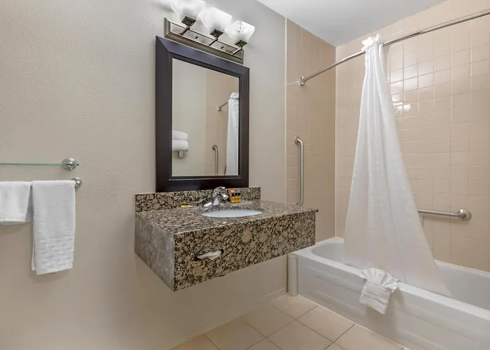 Best Western Plus Pembina Inn & Suites