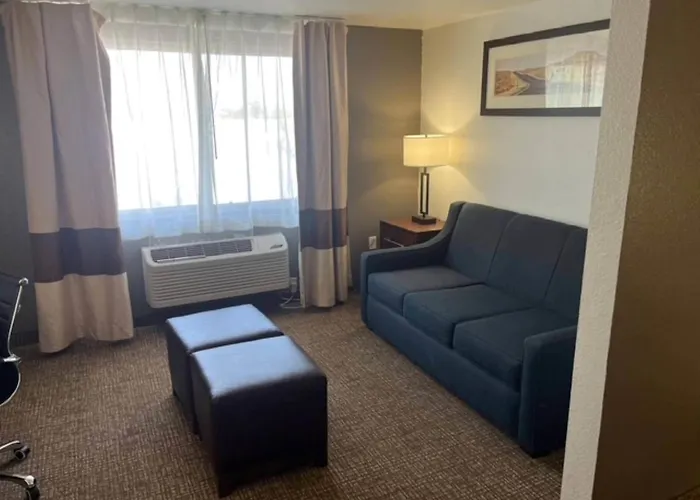 Comfort Inn & Suites Phoenix North - Deer Valley