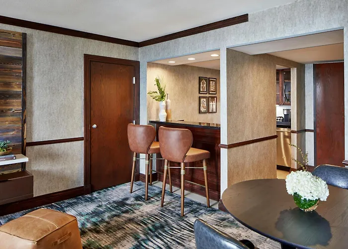 Renaissance Mobile Riverview Plaza Hotel
