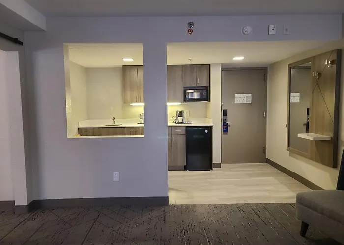 Holiday Inn Express North - Executive Airport By Ihg