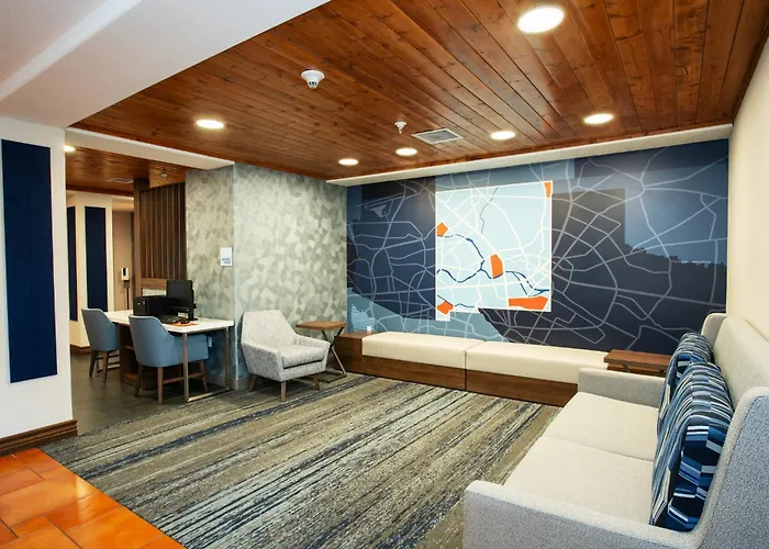Holiday Inn Express & Suites North