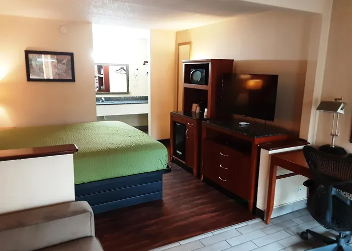 Econo Lodge Inn & Suites Griffin North
