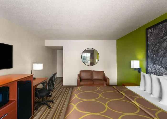 Super 8 By Wyndham Lake City