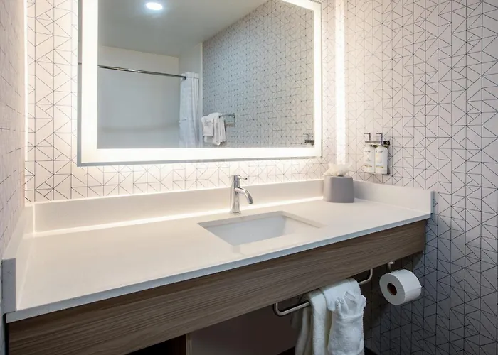 Holiday Inn Express & Suites By Ihg