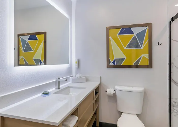 Comfort Inn & Suites Irvine Spectrum Lake Forest