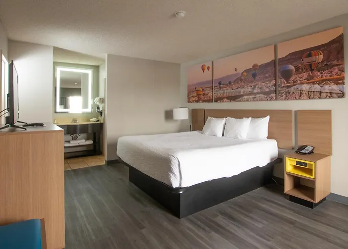 Days Inn & Suites By Wyndham Albuquerque North
