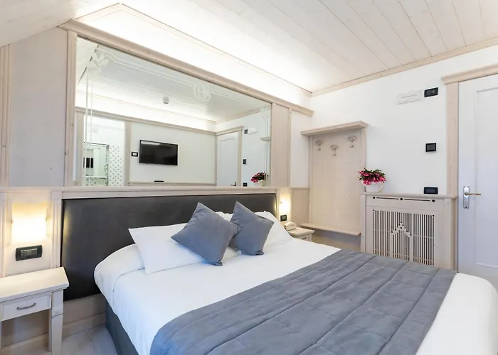 Hotel Croce Bianca