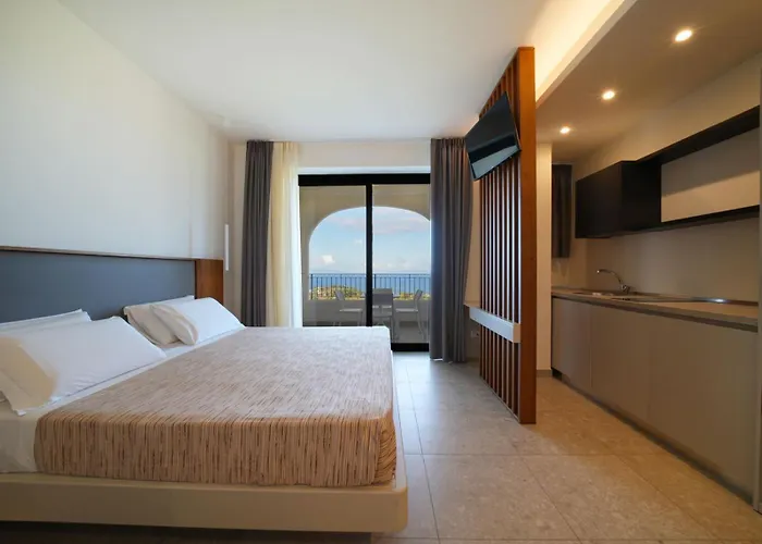 LUZIA AGRIRESORT - Piscina Panoramica e vista Mare a Capo Vaticano