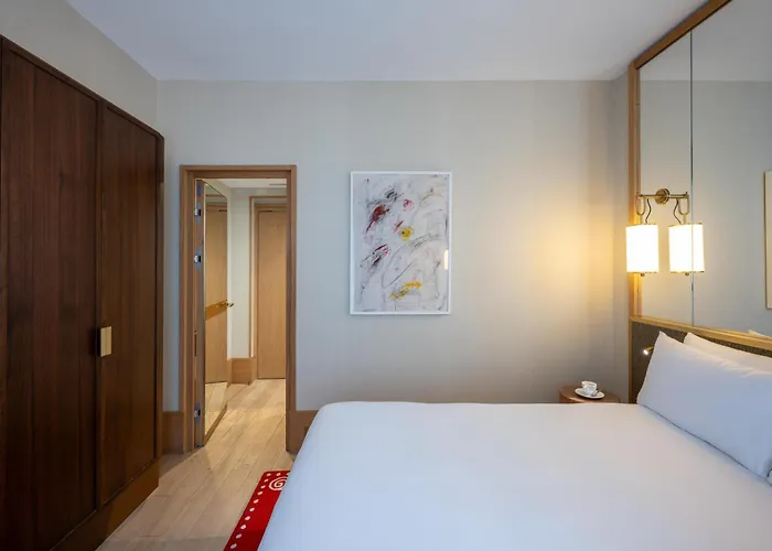 Le Belgrand Champs Elysees, Tapestry By Hilton