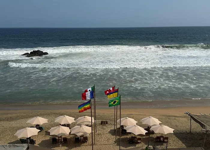 HOTEL EXTASIS ZIPOLITE nudista en zona de fiesta