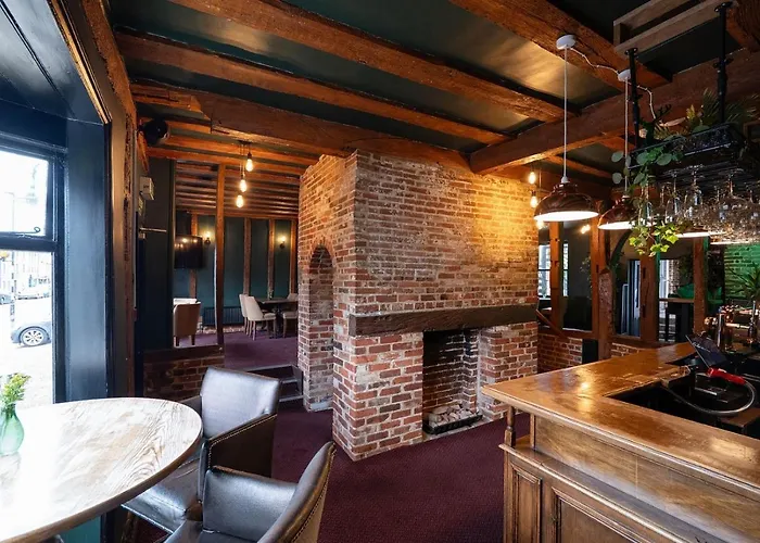The Limes Bar And Hotel