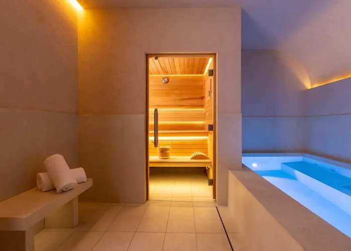 Almarine Eiffel Hotel & Spa By Malone