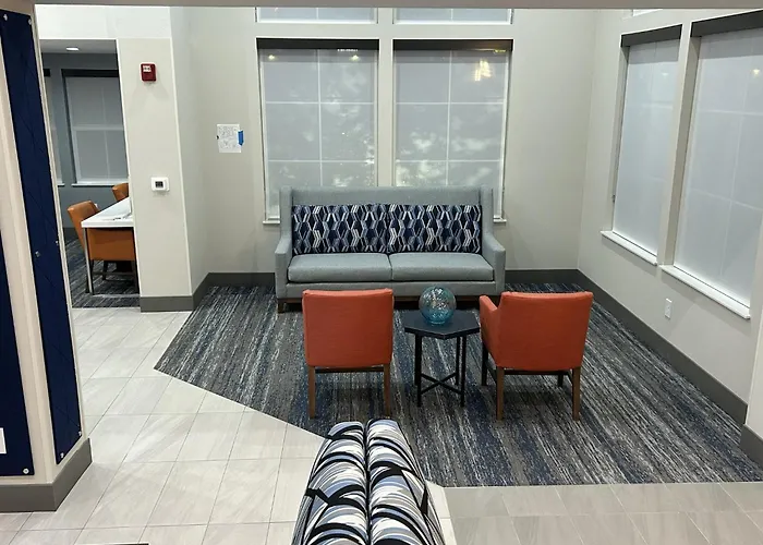 Holiday Inn Express & Suites By Ihg
