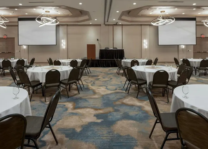 Oshkosh Marriott Waterfront Hotel & Convention Center