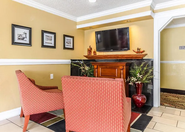Rodeway Inn & Suites Near Camp Lejeune