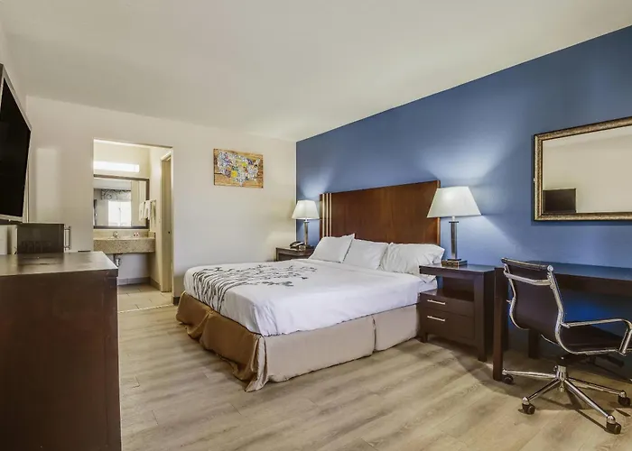 Econo Lodge Inn & Suites Enid South