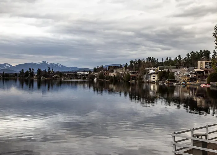 The Haus On Mirror Lake