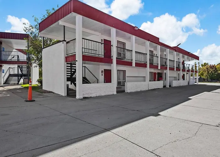 Red Arrow Inn & Suites, A Travelodge By Wyndham