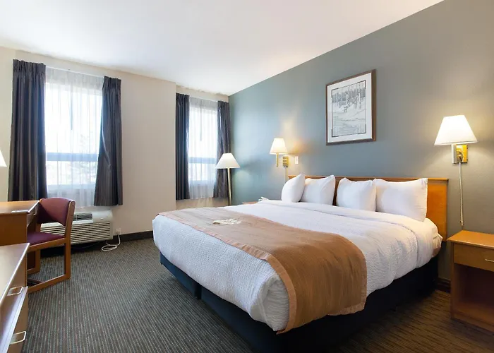 Lakeview Inns & Suites - Okotoks